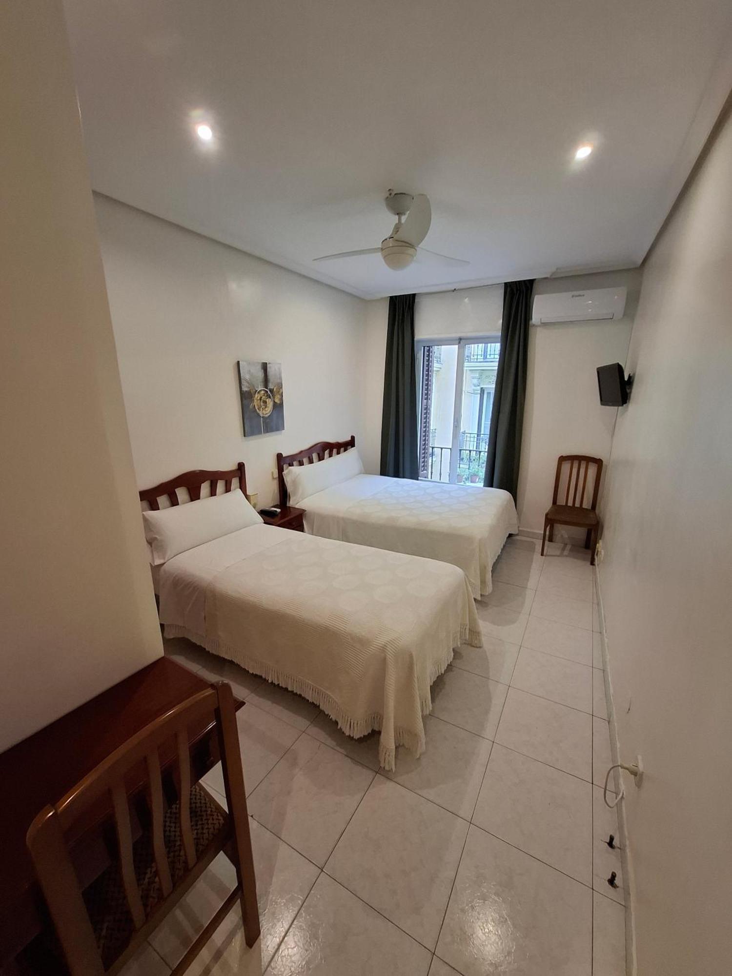Hostal Villamanez Madrid Eksteriør billede
