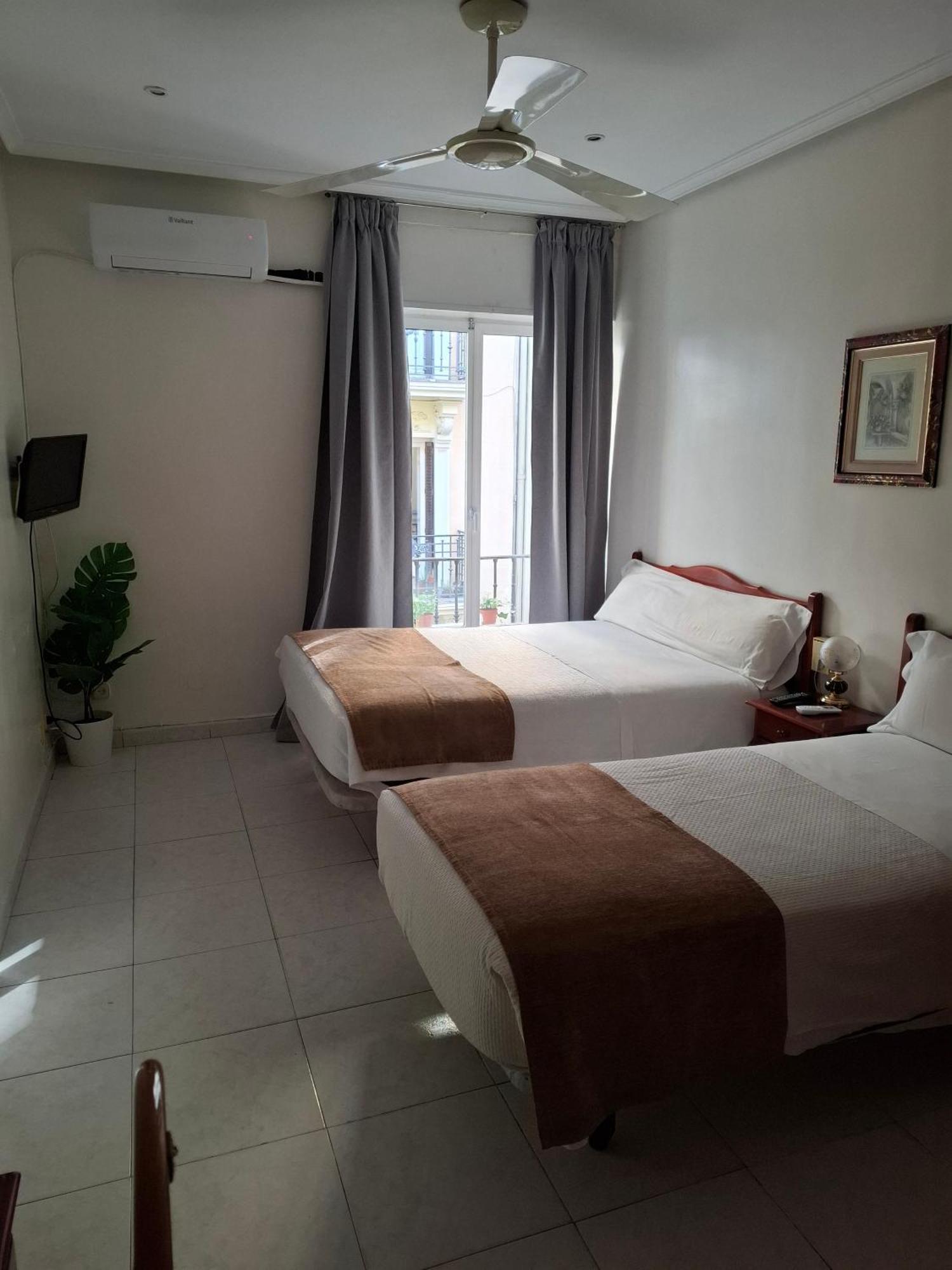 Hostal Villamanez Madrid Eksteriør billede