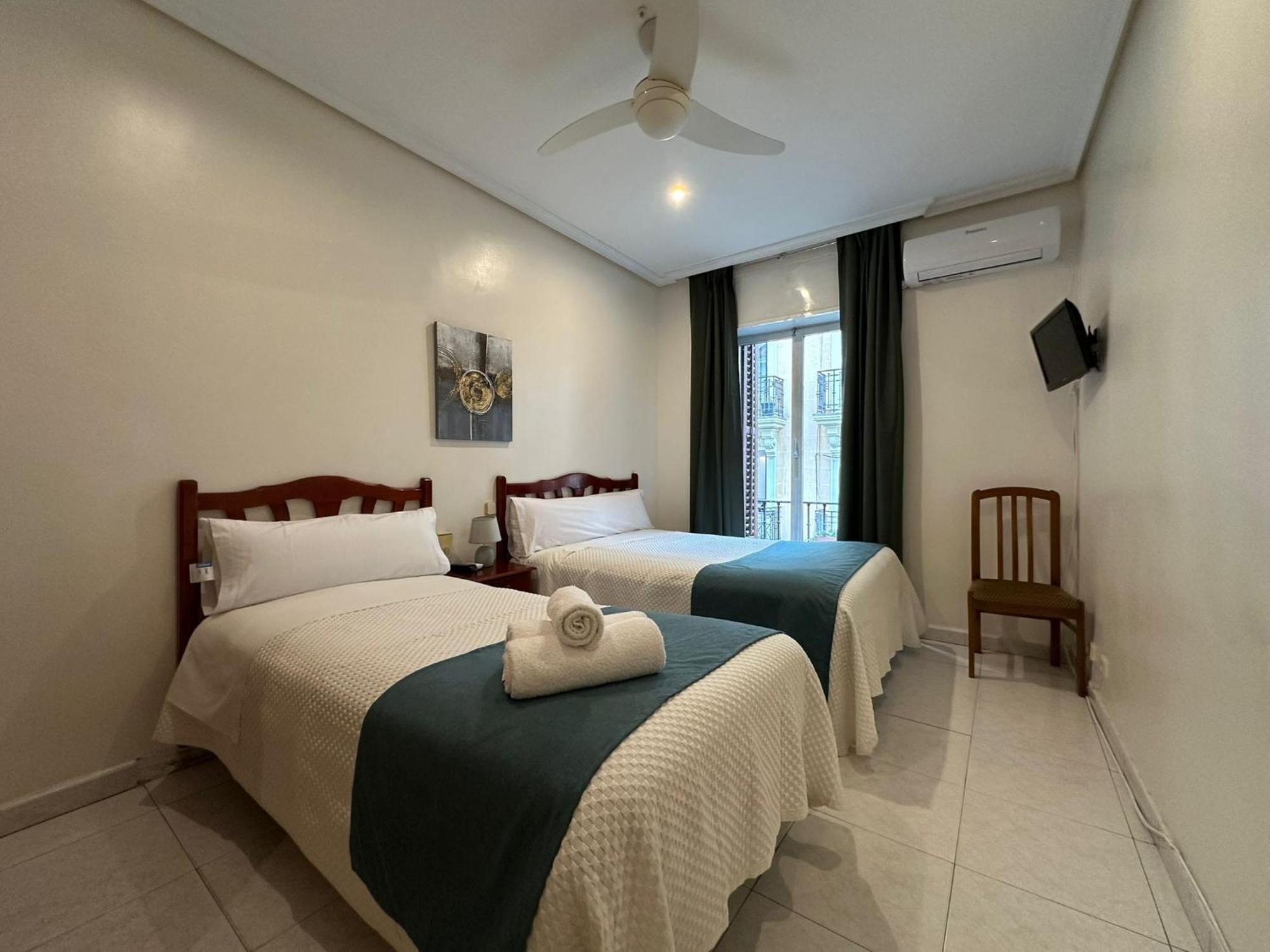 Hostal Villamanez Madrid Eksteriør billede